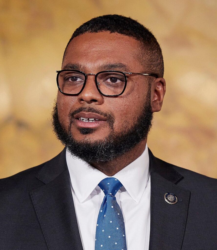 Afterschool Special: Lt. Gov. Davis pushes statewide program in North Philadelphia – City & State Pennsylvania