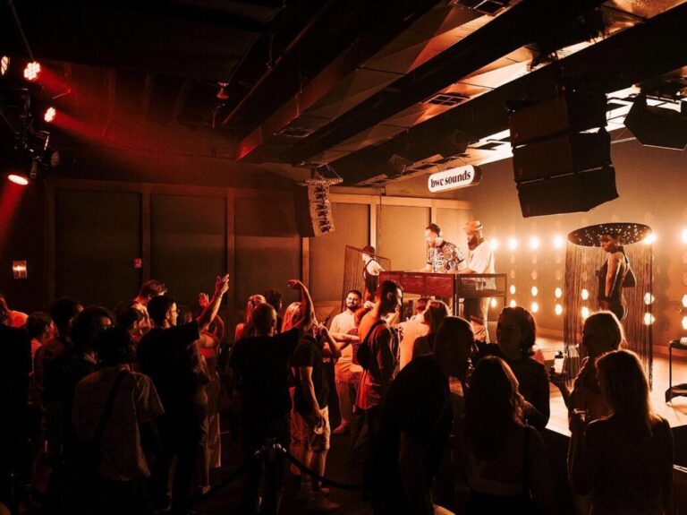 Vinyl, a new music venue and bar, now open in Center City – PhillyVoice
