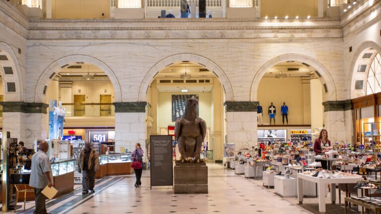 Philadelphia’s iconic Center City Macy’s closes doors for final time – NBC10 Philadelphia