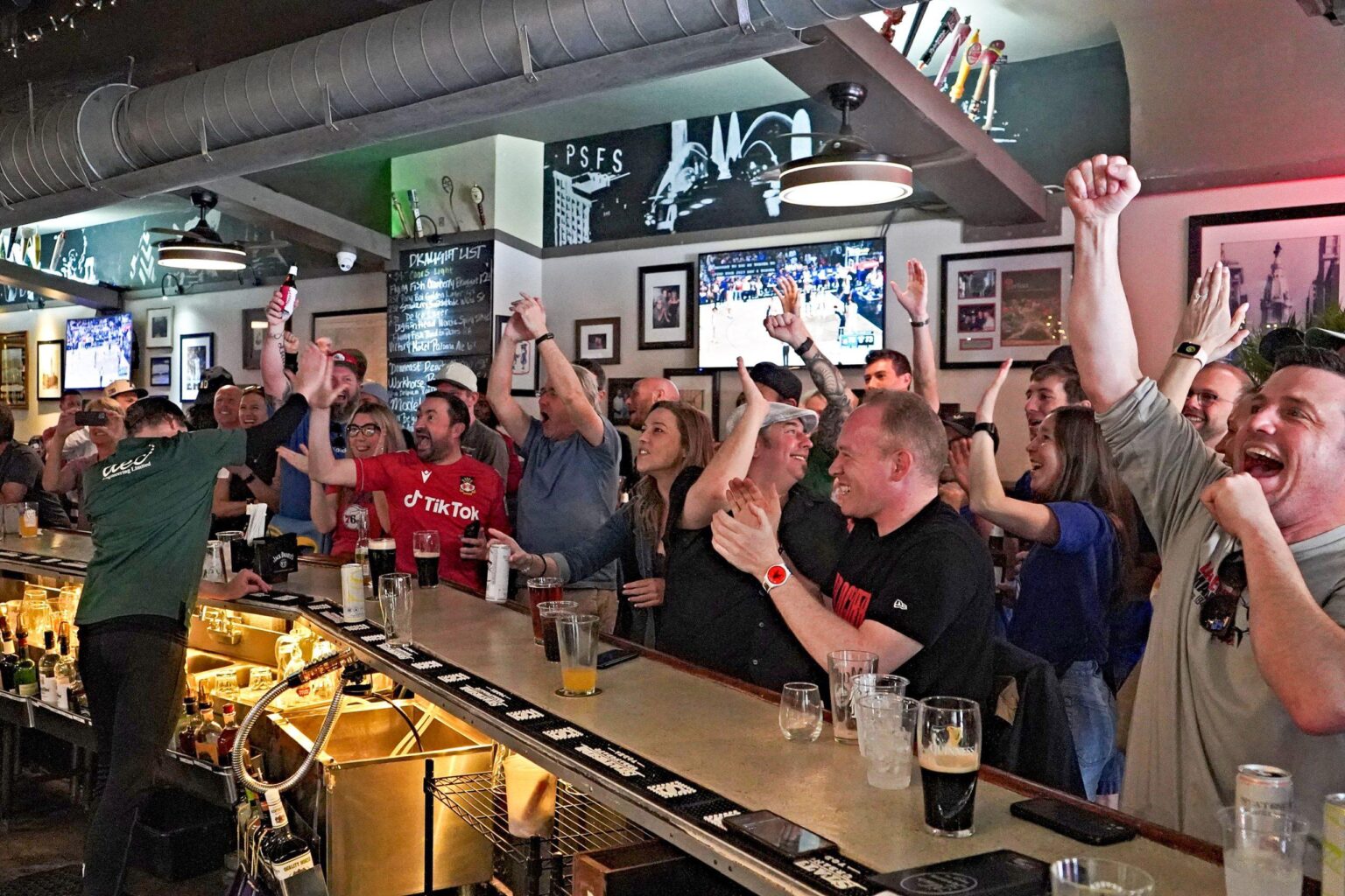 ‘It’s Always Sunny in Philadelphia’ bar Mac’s Tavern abruptly closes in Old City – The Business Journals