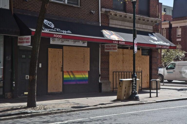 Businesses in Philadelphia boarded up for No Kings protest – CBS News