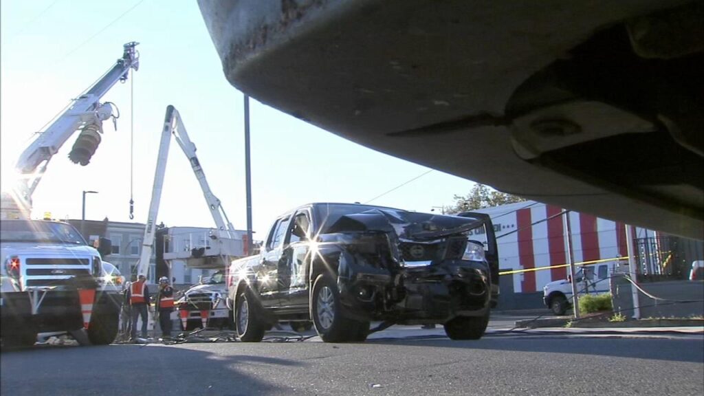 Video: 3 hurt after pickup truck crashes into ice cream truck in Philly – NBC10 Philadelphia