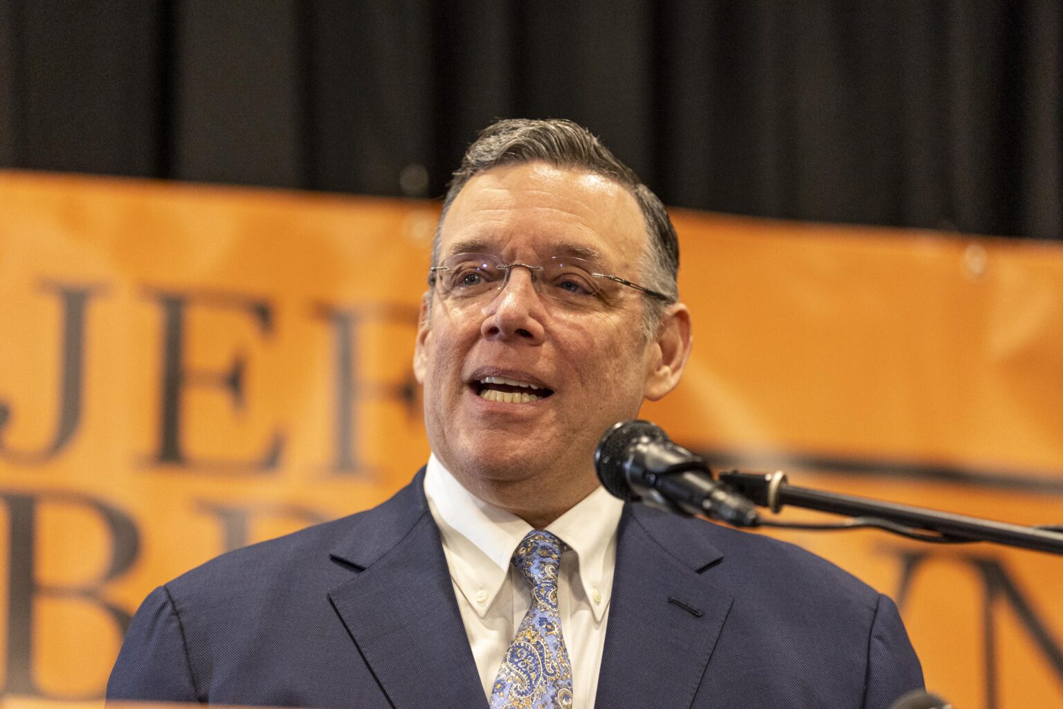 Jeff Brown, with no political experience, is fashioning an outsider’s campaign for Philly mayor – Billy Penn at WHYY