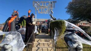 Philadelphia Neighborhood Takes Halloween Spookiness to the Next Level with Massive Display Halloween spookiness goes big with growing display in this Philadelphia neighborhood – CBS News